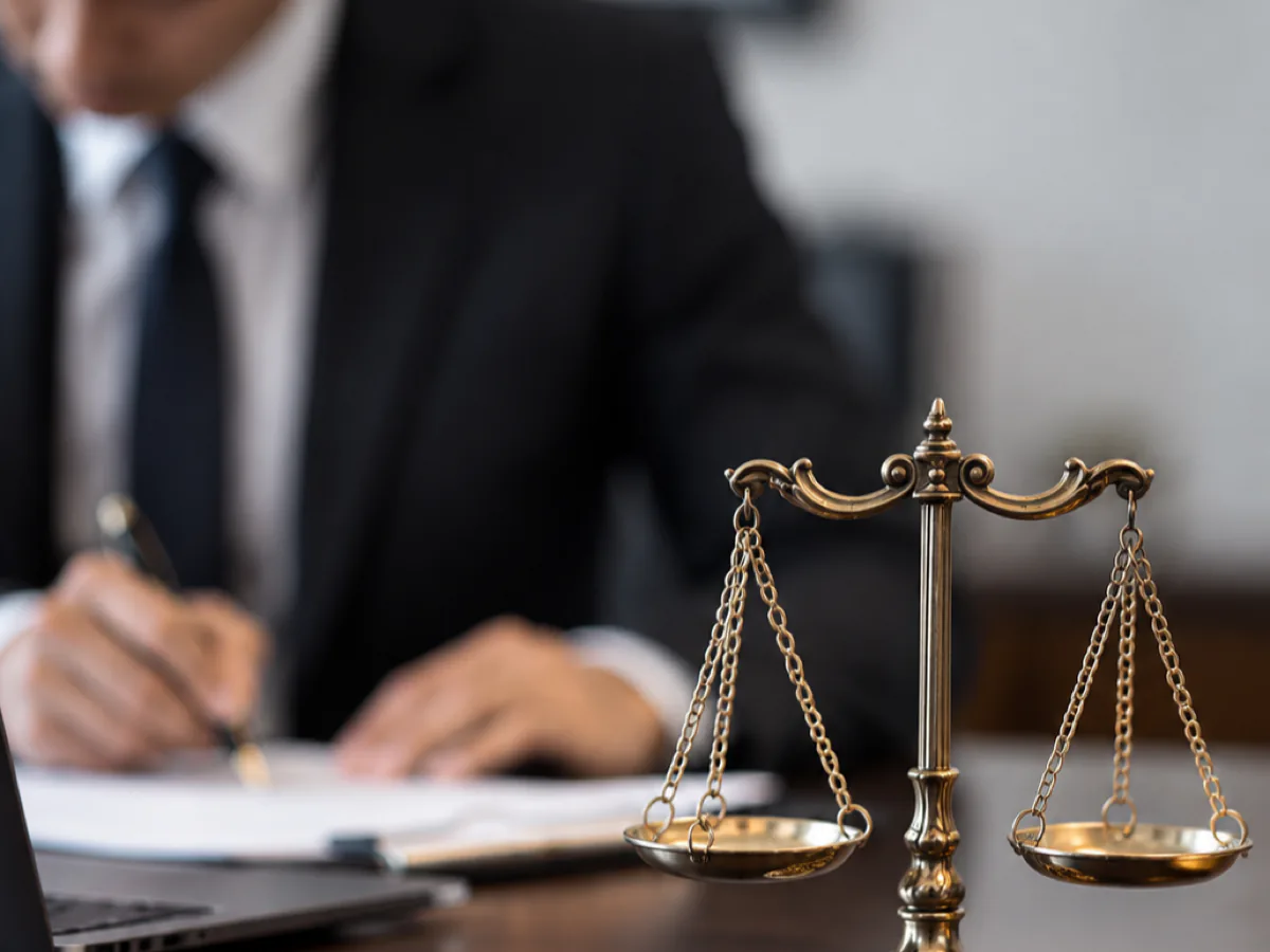 Contract Strategy & Legal Risk Optimization